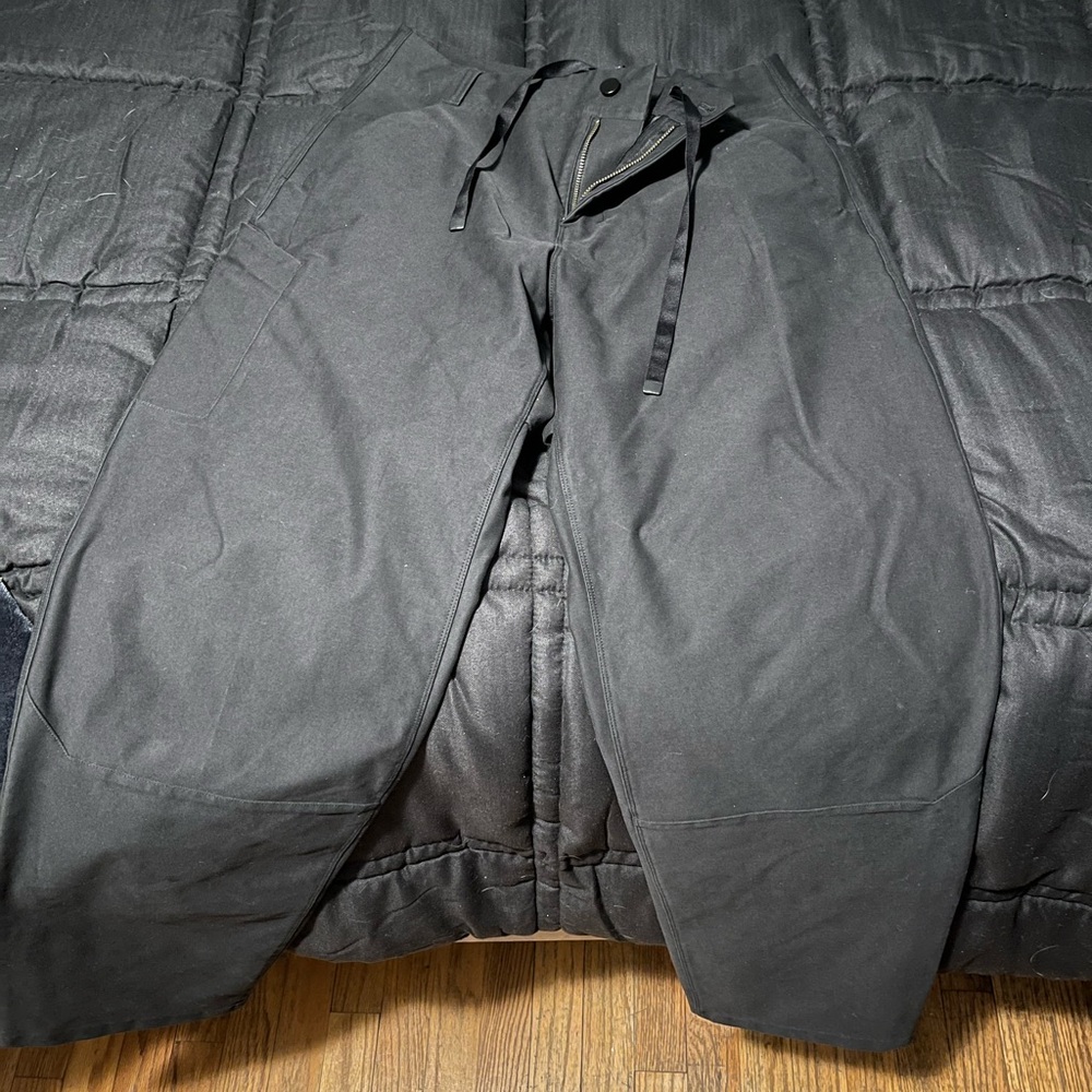 Lululemon black carpenter pants size 30